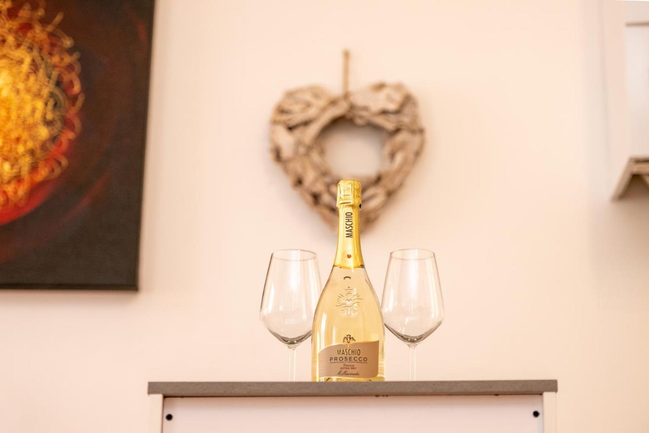 Portatorre Suite, A Charming Apartment In The Heart Of Como, Free Private Parking, Air Conditioning & More! 外观 照片