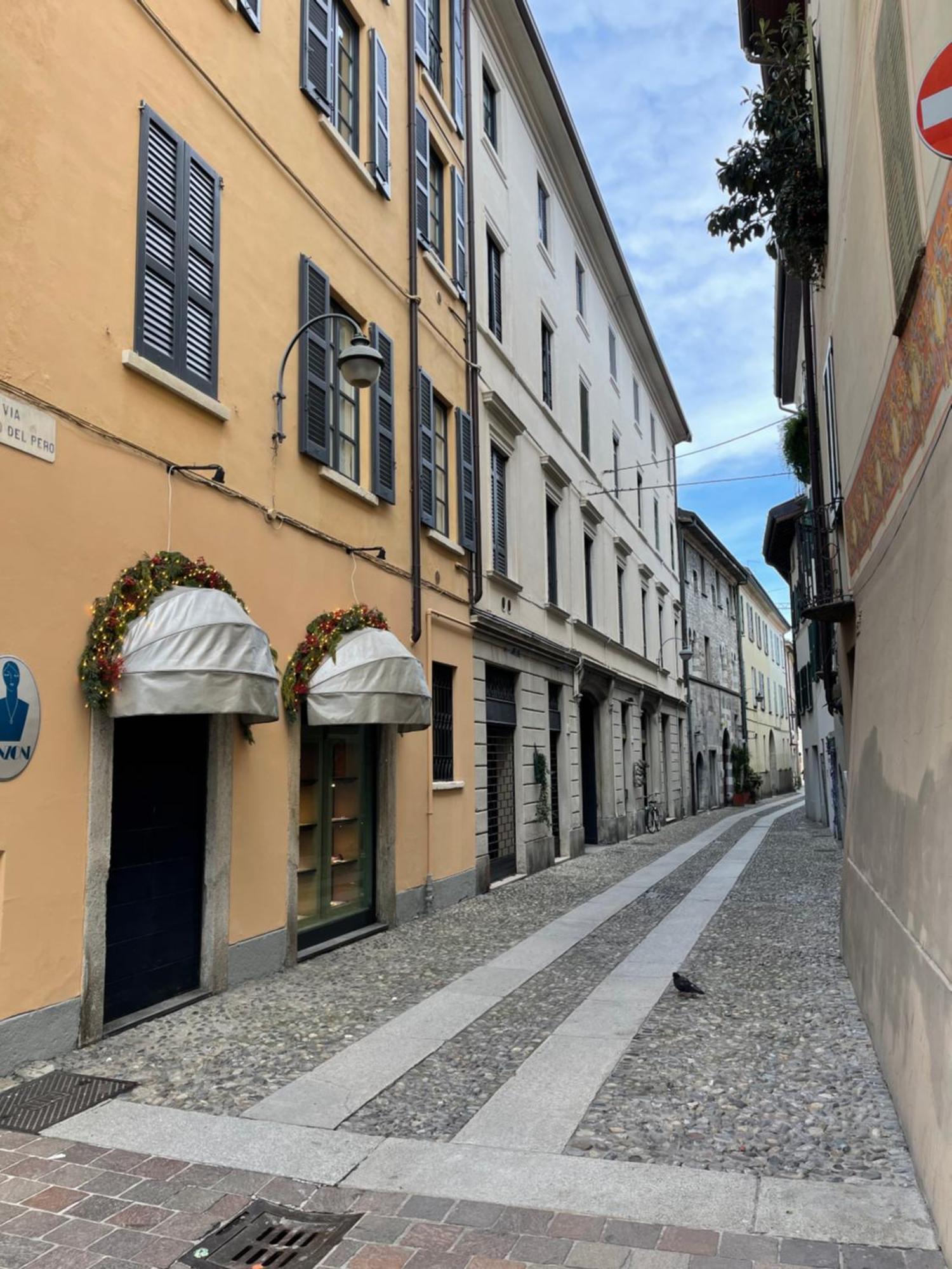 Portatorre Suite, A Charming Apartment In The Heart Of Como, Free Private Parking, Air Conditioning & More! 外观 照片