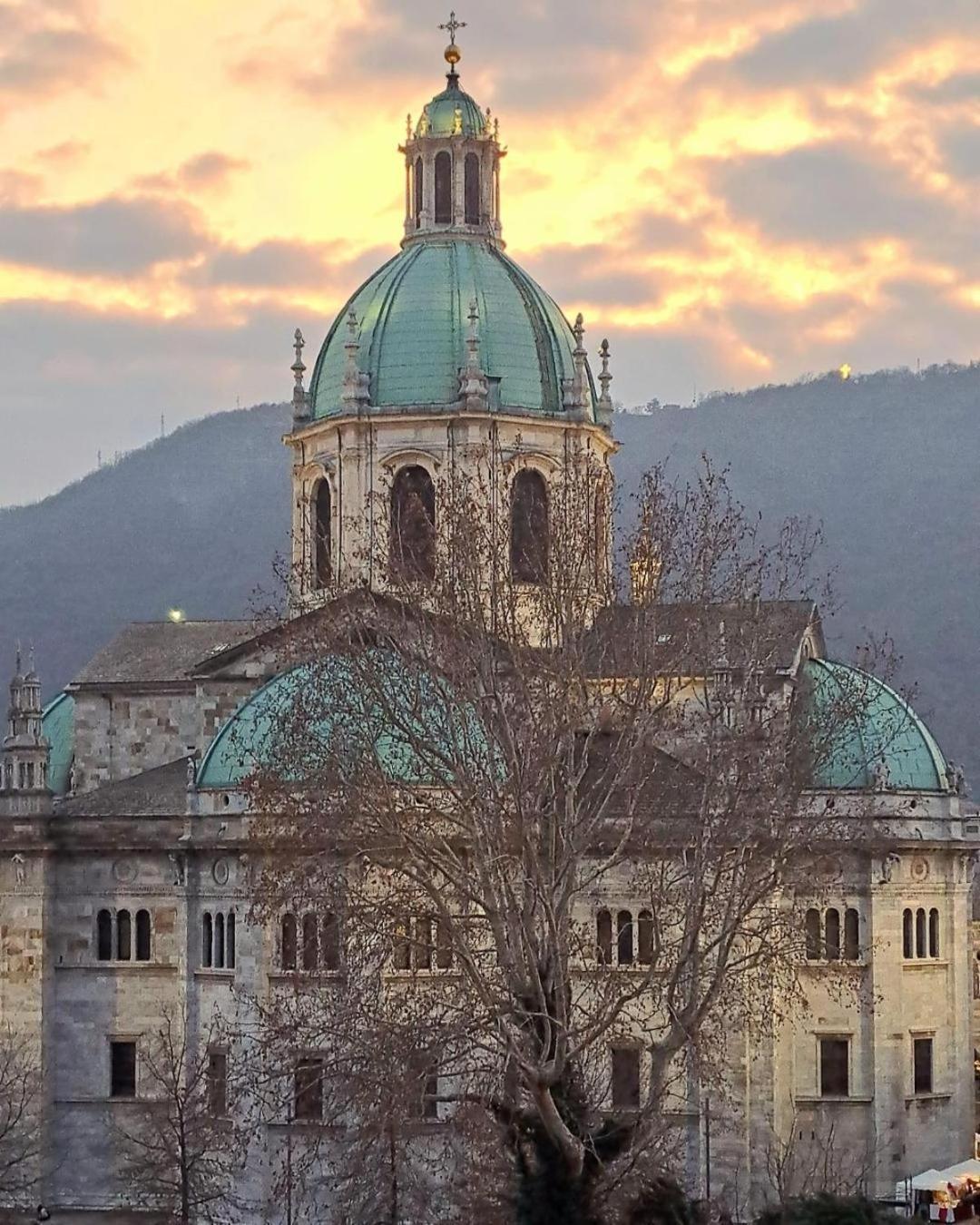 Portatorre Suite, A Charming Apartment In The Heart Of Como, Free Private Parking, Air Conditioning & More! 外观 照片