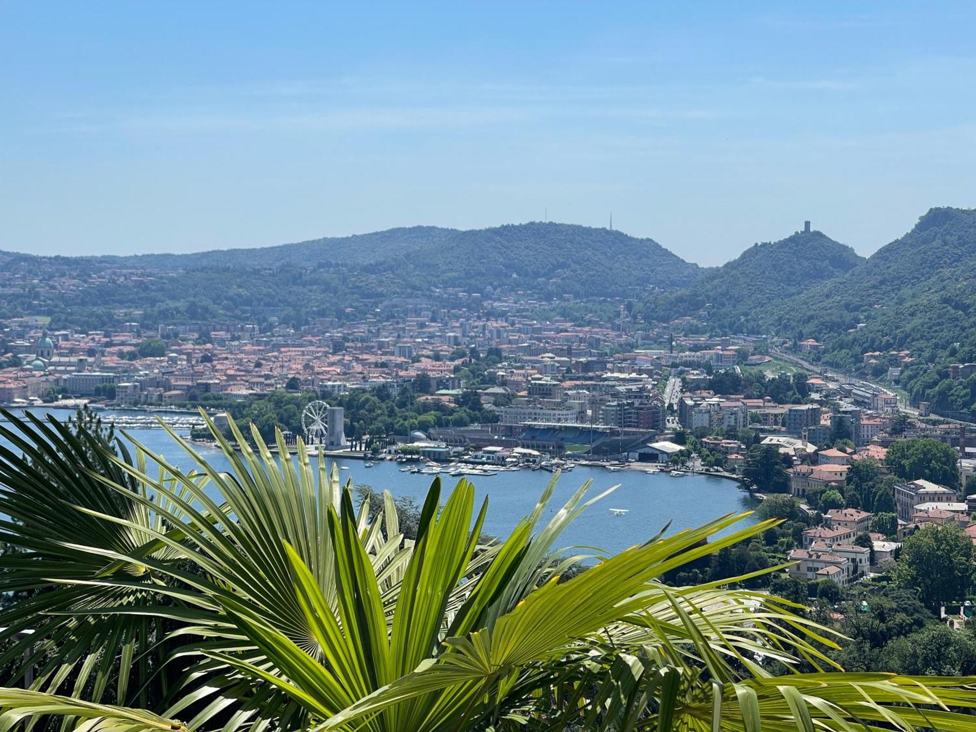 Portatorre Suite, A Charming Apartment In The Heart Of Como, Free Private Parking, Air Conditioning & More! 外观 照片